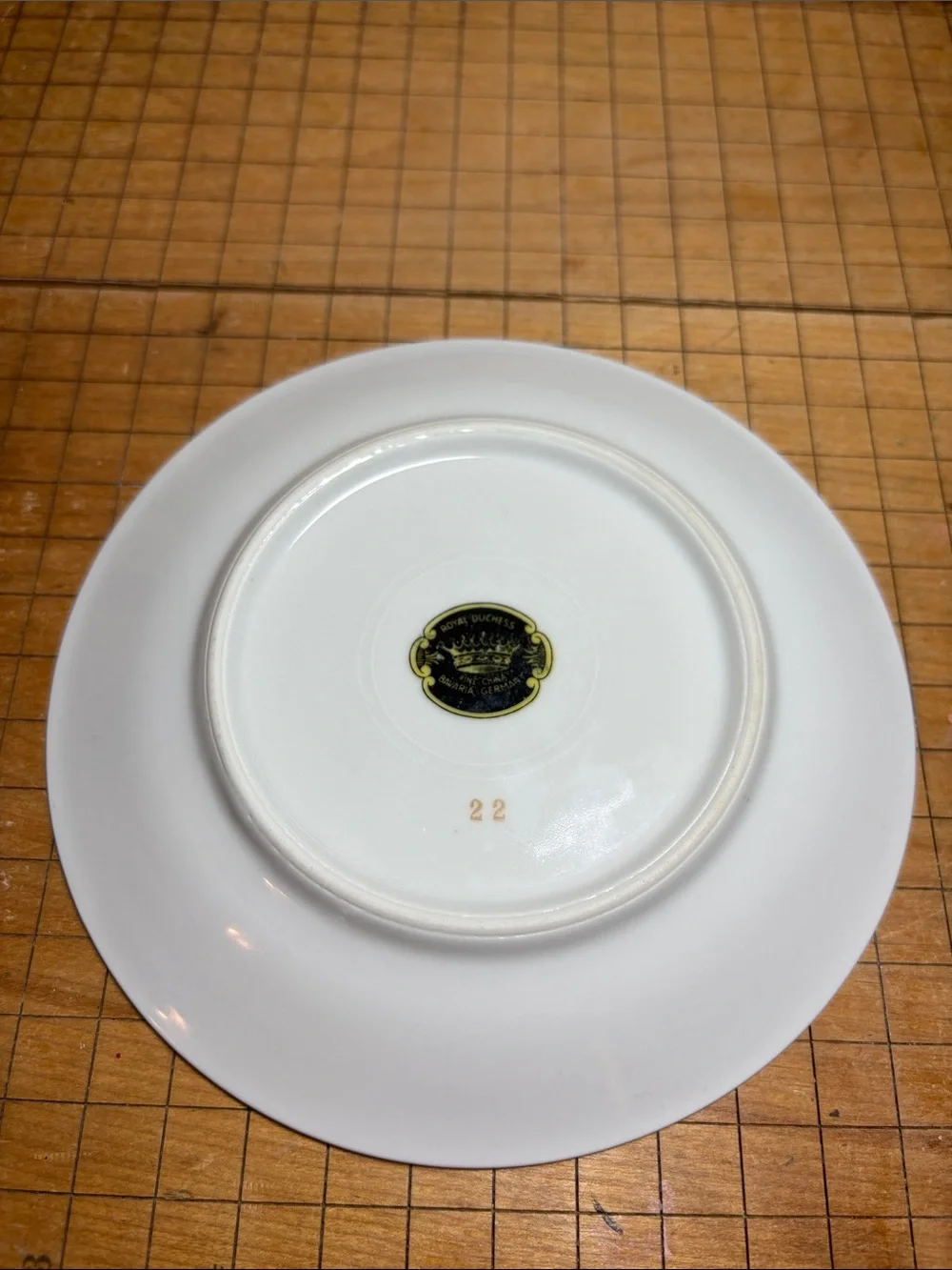 Meito Japan Porcelain Set 3 Shallow Bowls, 1 Sm Plate, Burgundy Lacquerware Box